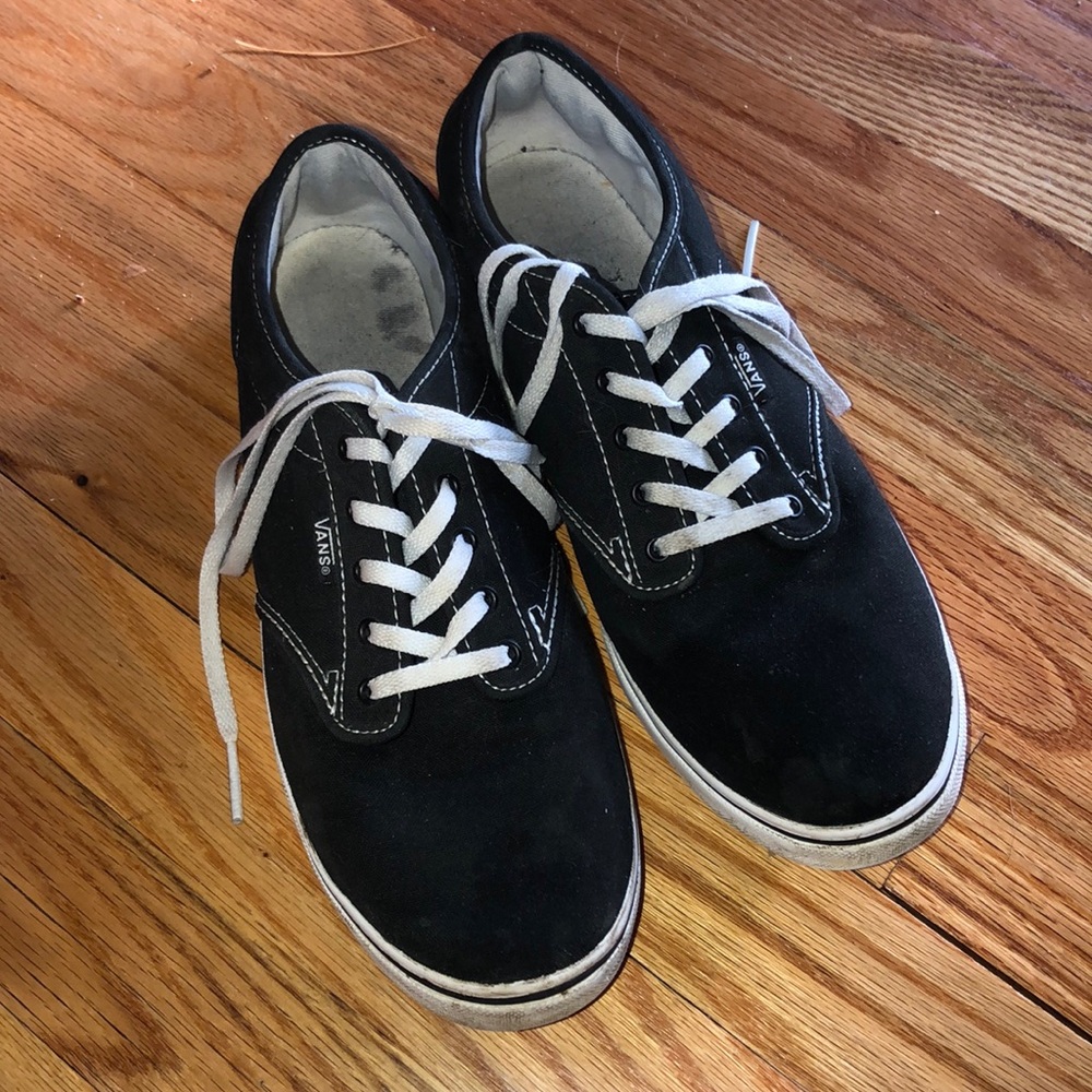 Black Vans offers welcome